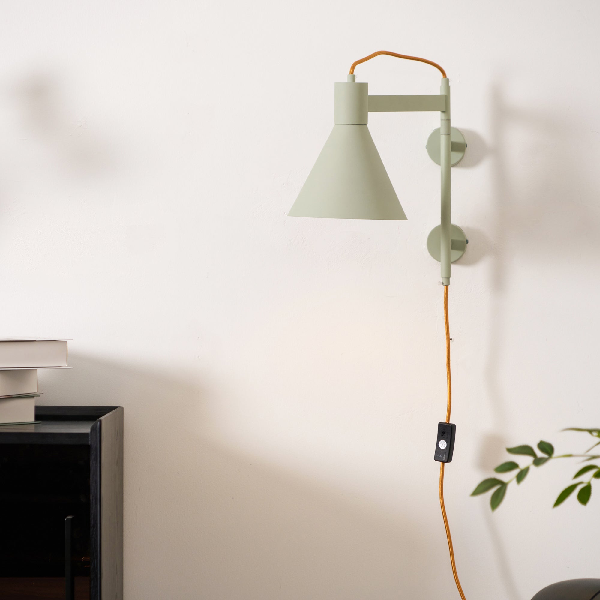 Ivela Modern Minimalist Plug-In Wall Lamp - Letslighting