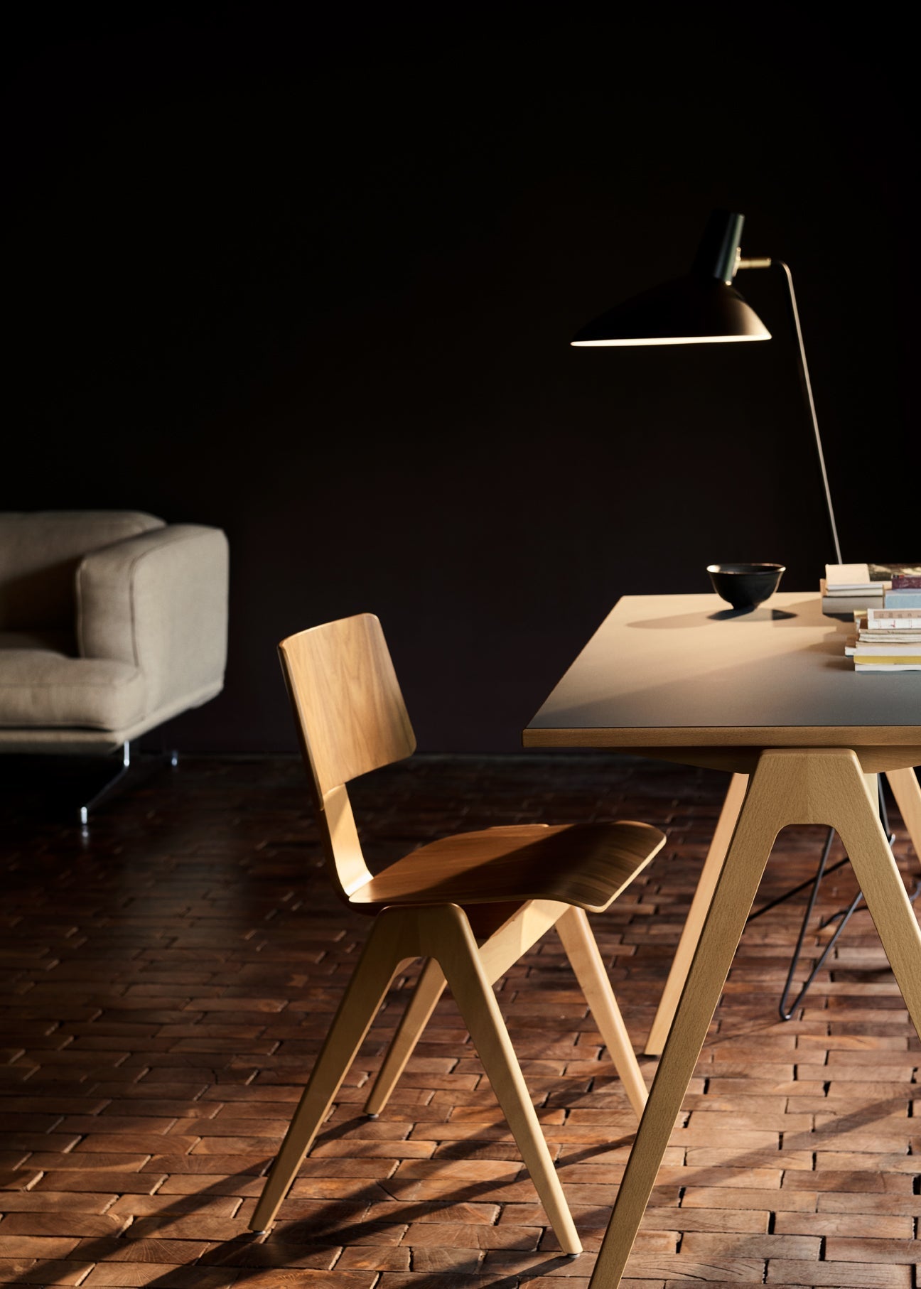 Svelte Noir Table Lamp - Blowlighting
