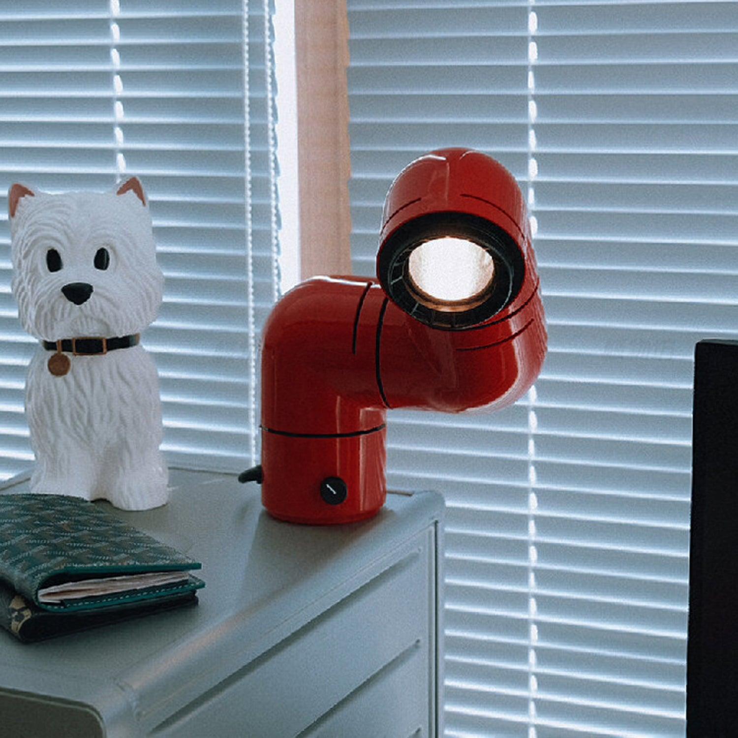 Liorain Resin Playful Table Lamp - Letslighting