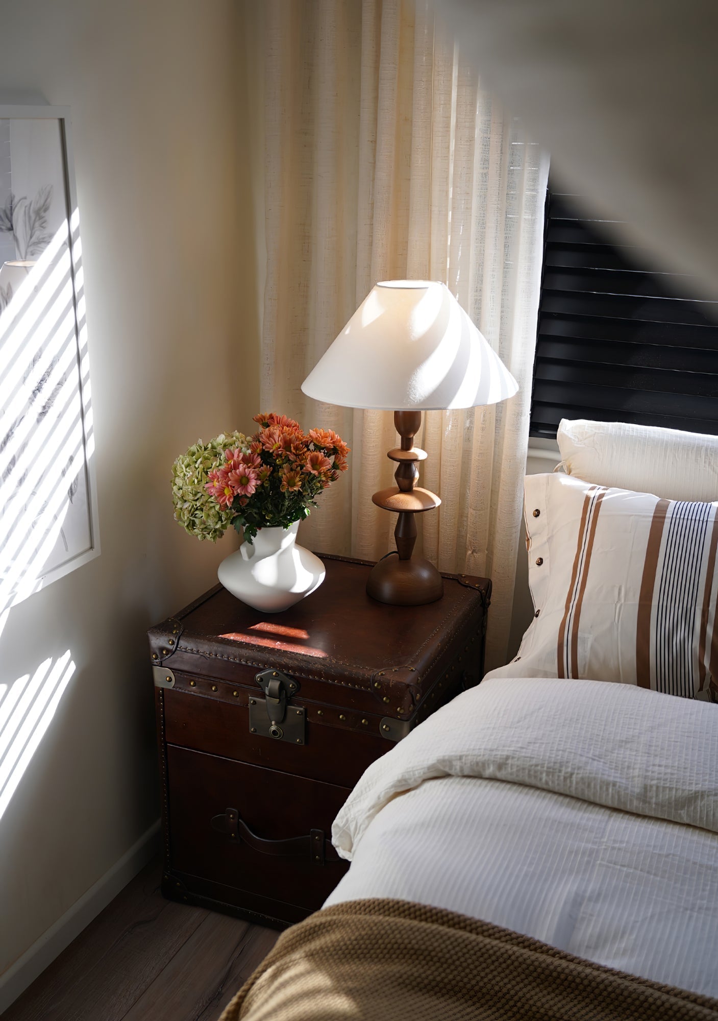 Verose Wood Fabric Table Lamp - Letslighting