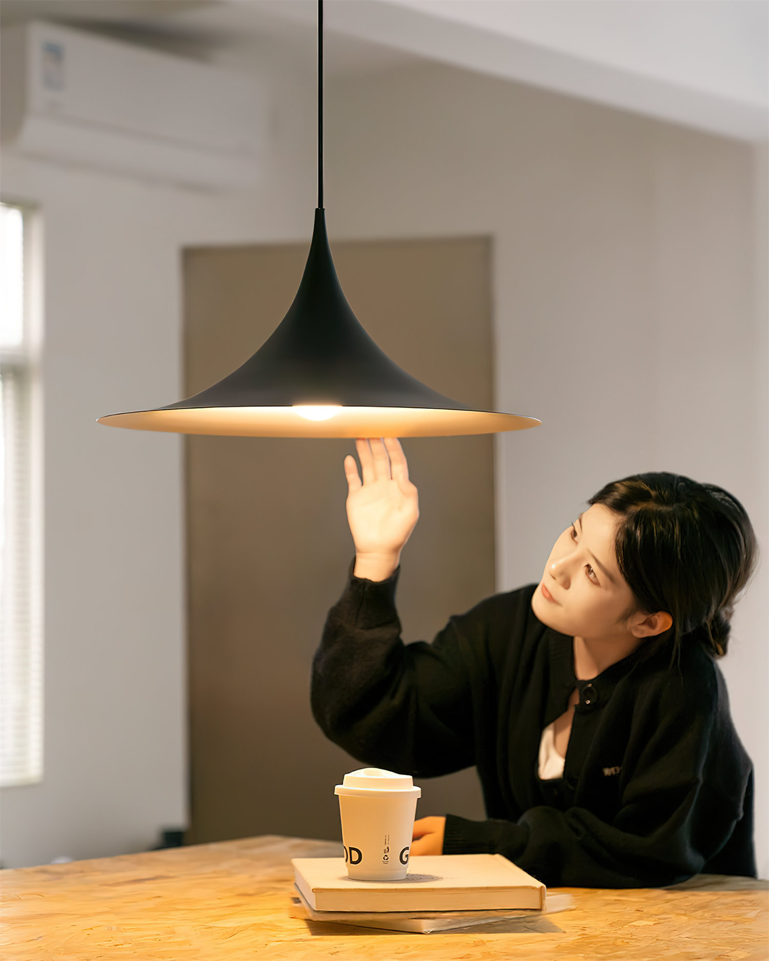 Pendant Lamp Slim Neck and Wide Flare Dining