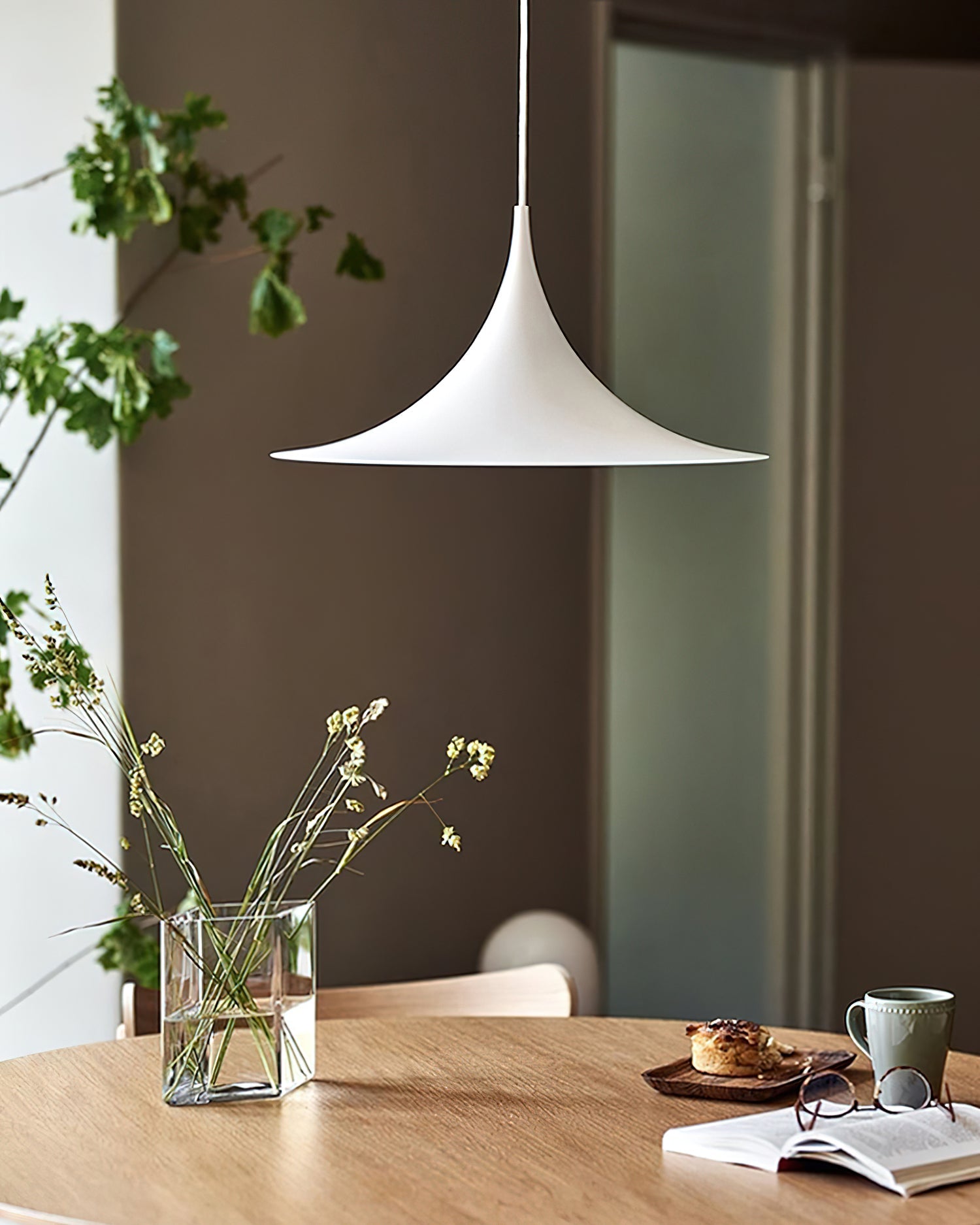 Pendant Lamp Slim Neck and Wide Flare Dining