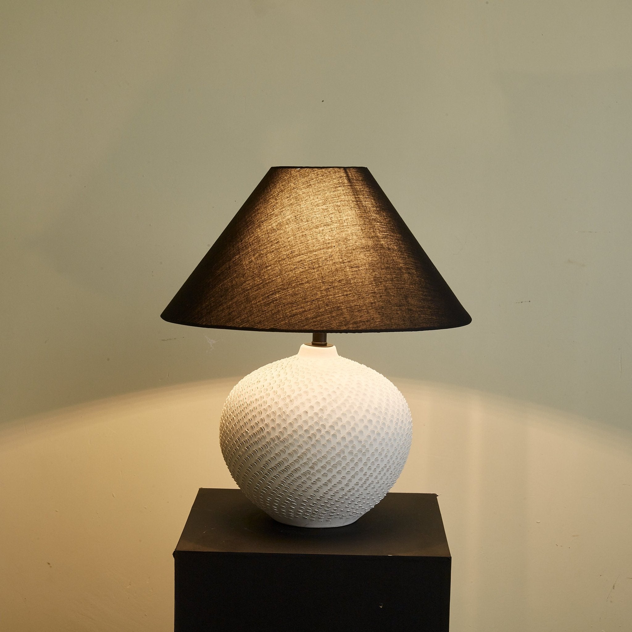 Velvra Table Lamp - Blowlighting