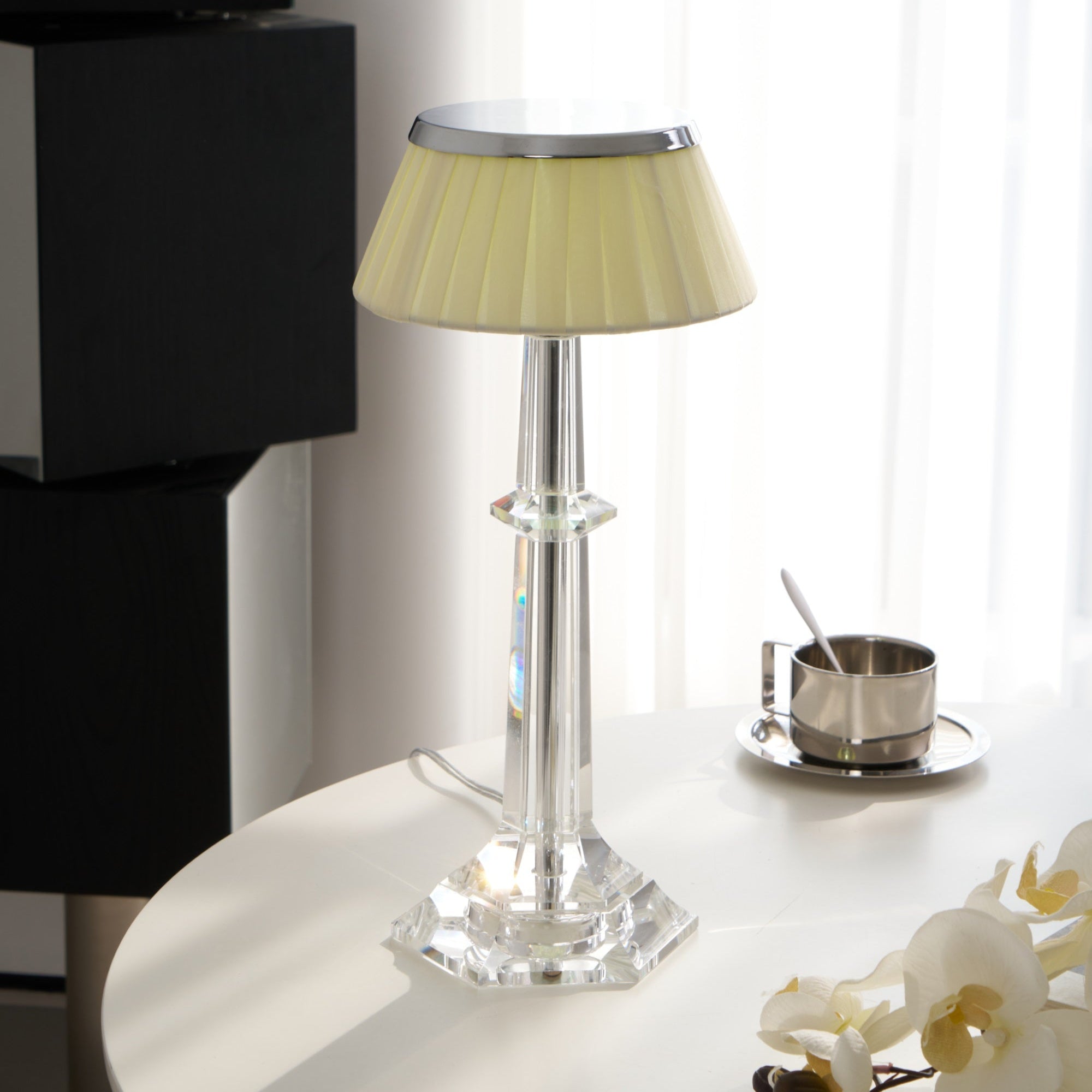 Haloza Fabric Luxurious Table Lamp - Letslighting