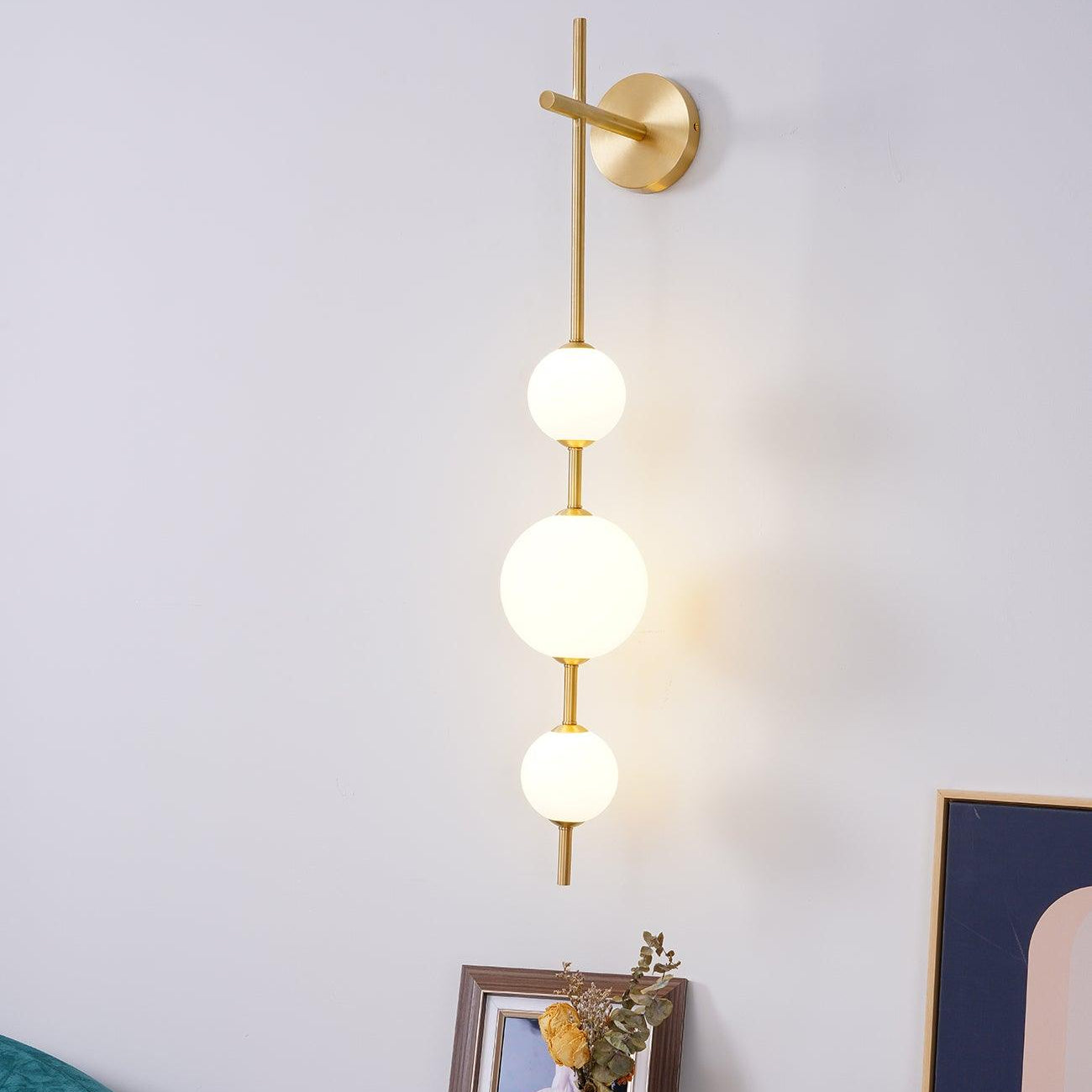 Lustra Wall Lamp Vertical Globe Minimalist - Letslighting
