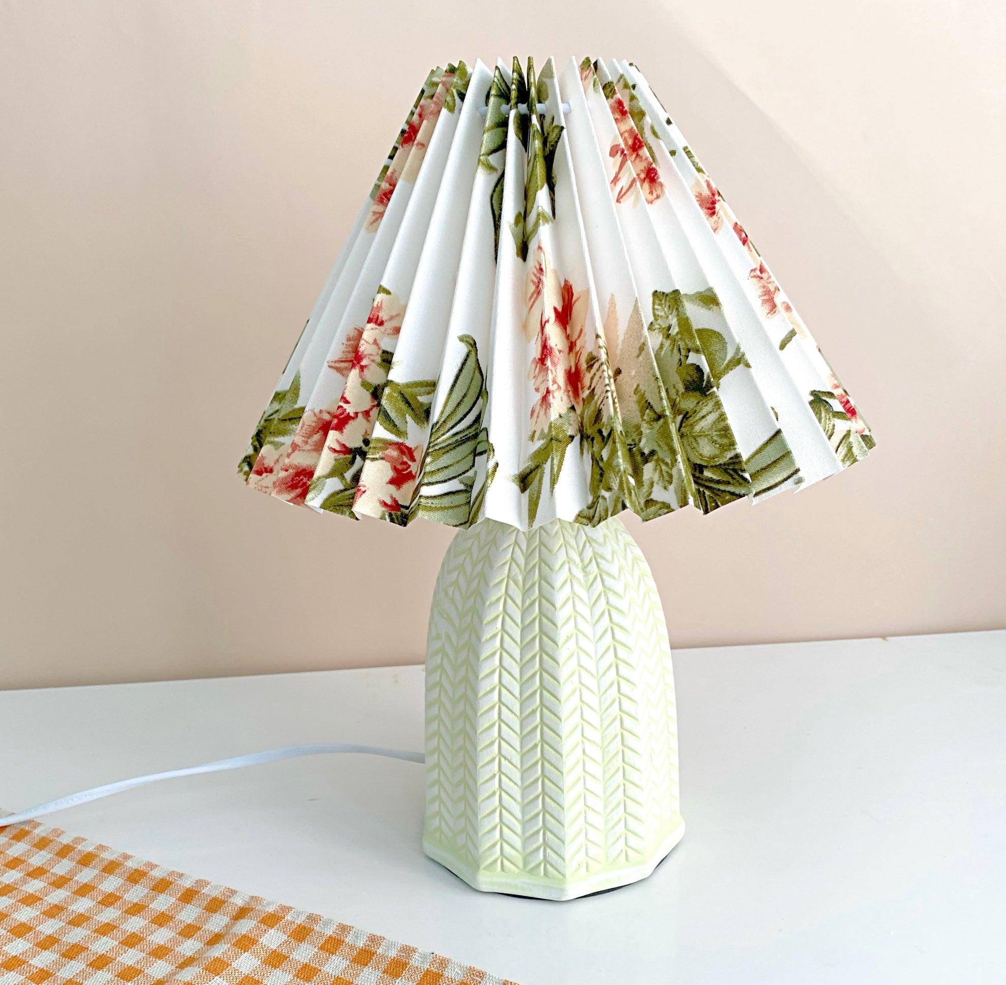 Zenove Fabric Vintage Table Lamp - Letslighting