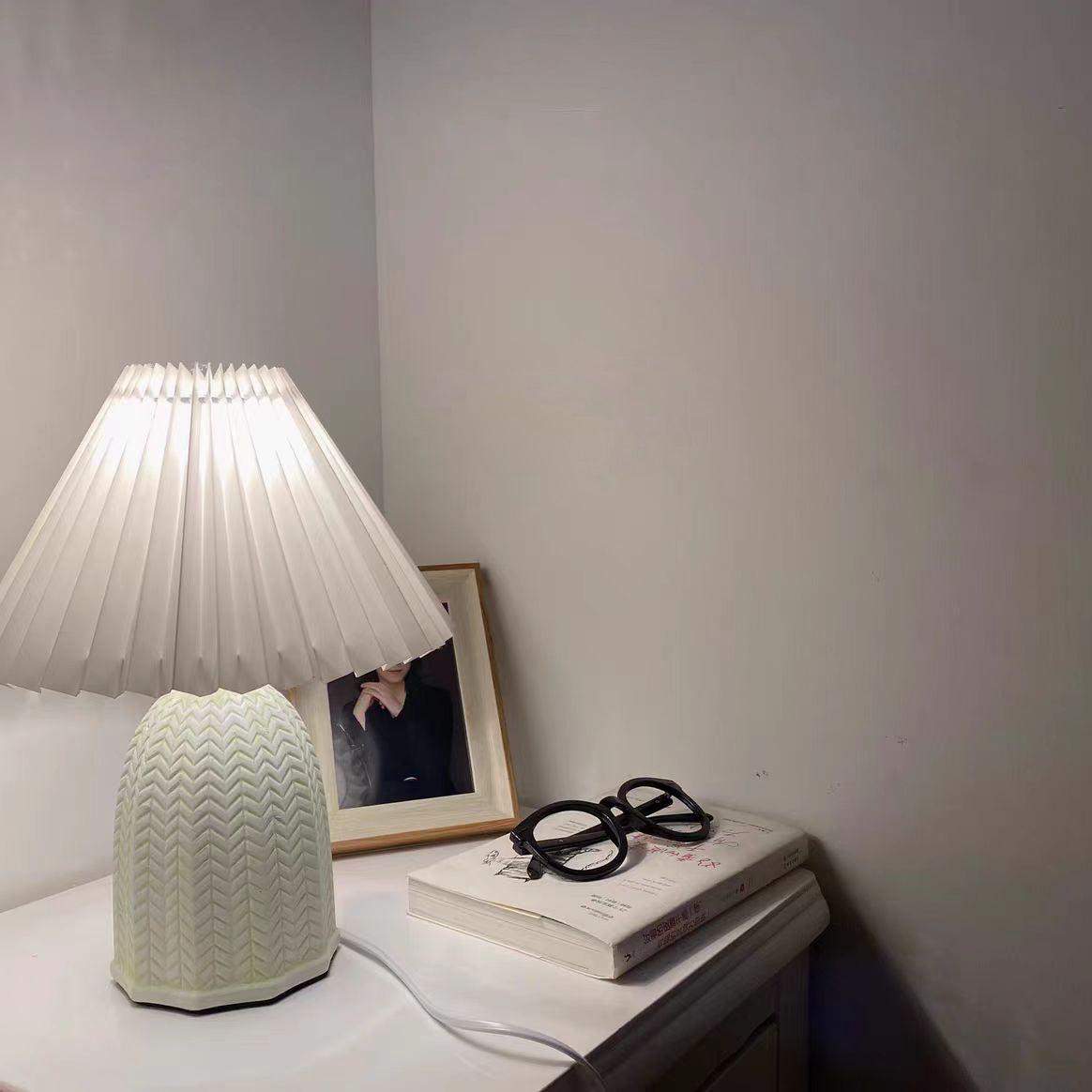 Zenove Fabric Vintage Table Lamp - Letslighting