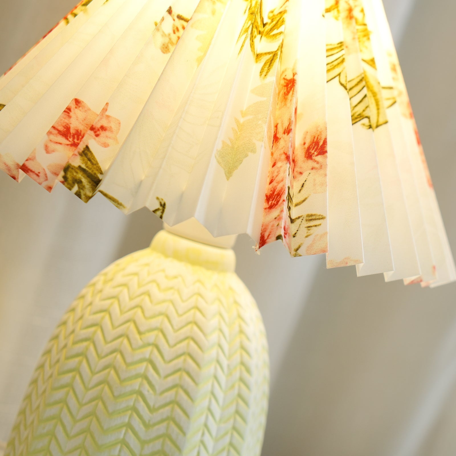 Zenove Fabric Vintage Table Lamp - Letslighting