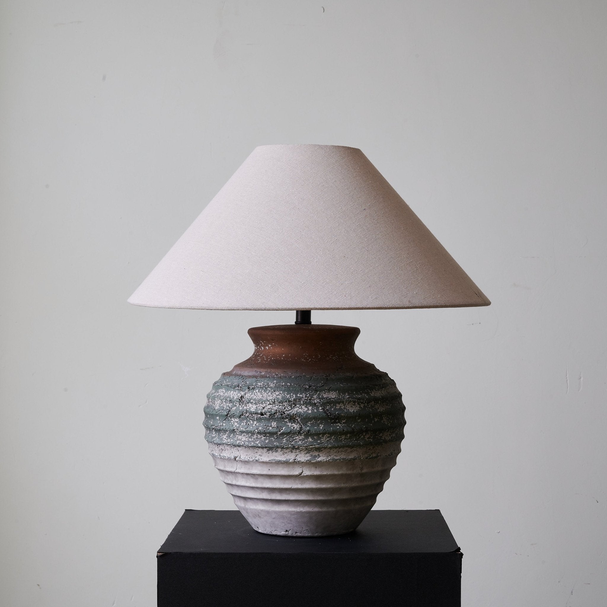 Vintis Fabric Traditional Table Lamp - Letslighting