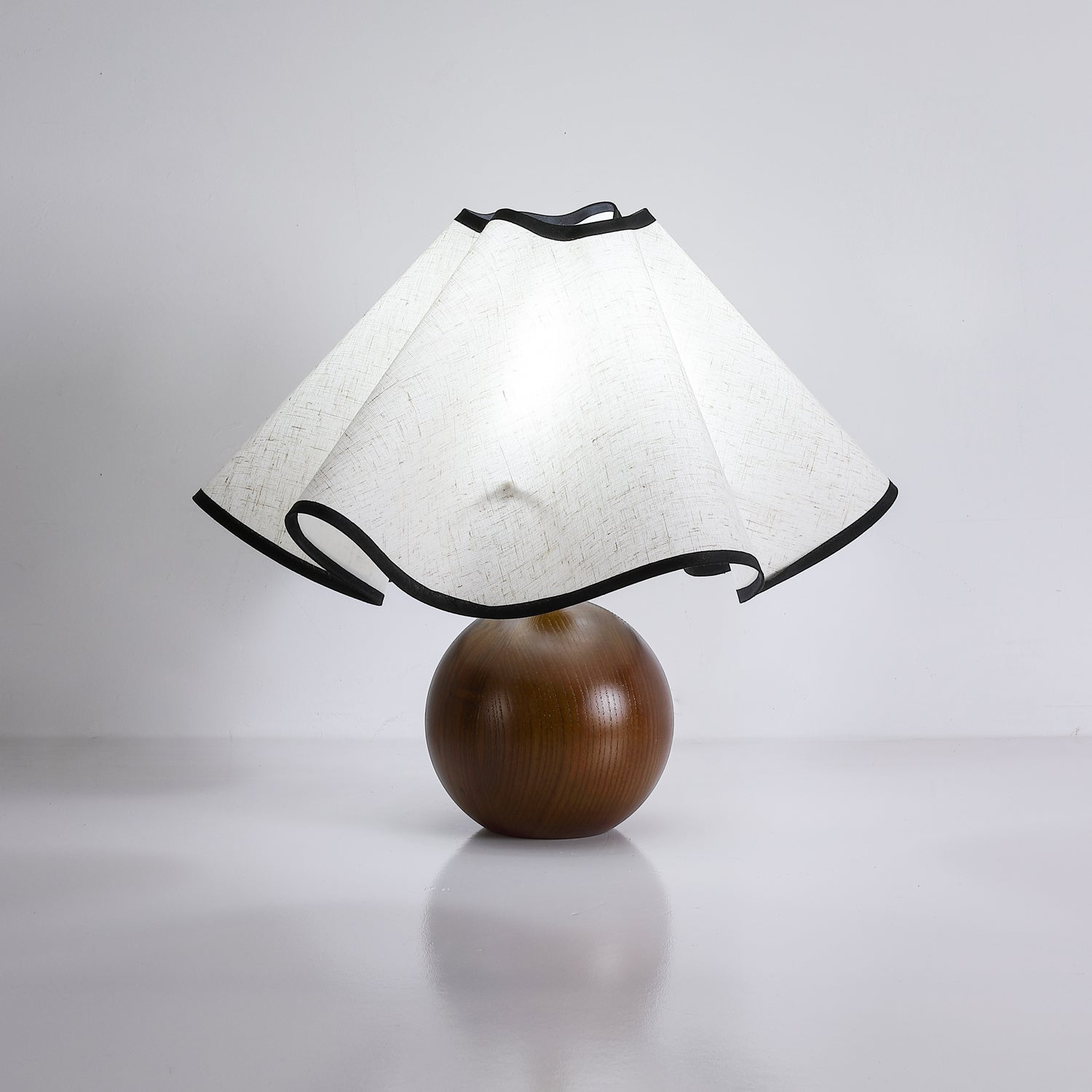 Wavecrest Table Lamp - Blowlighting