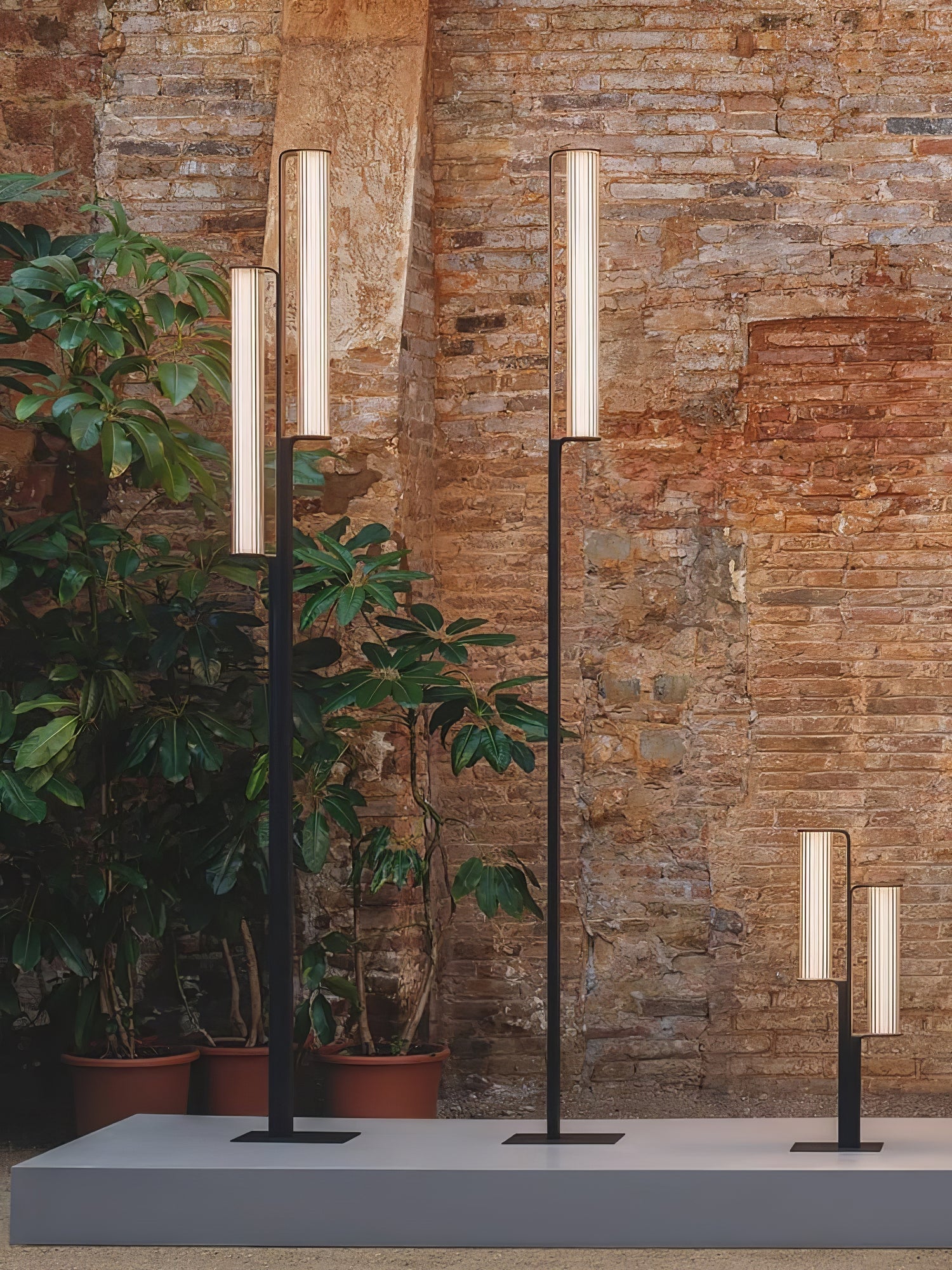 Lumo Arc Outdoor Post Lamp - Letslighting