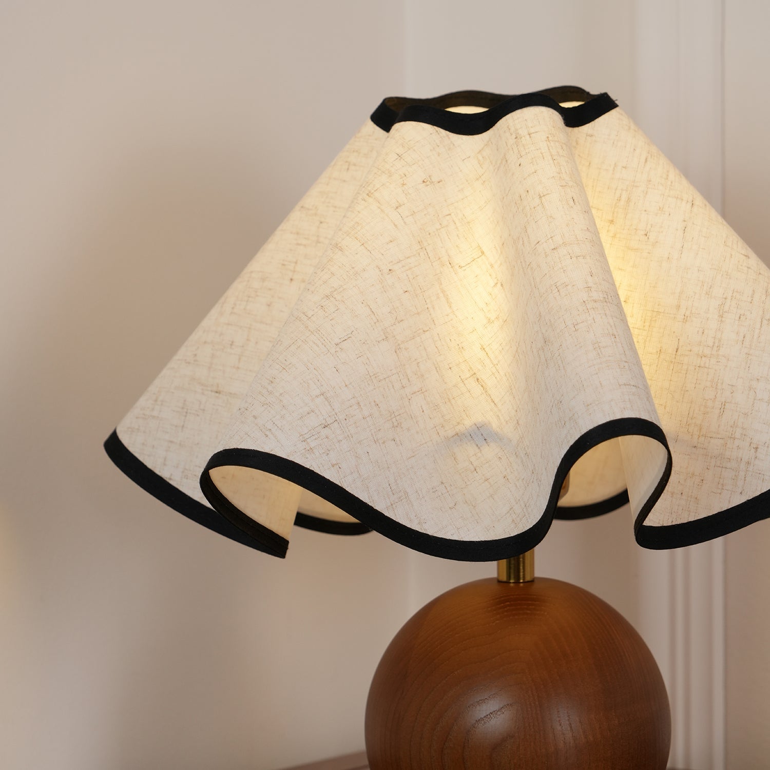 Wavecrest Table Lamp - Blowlighting